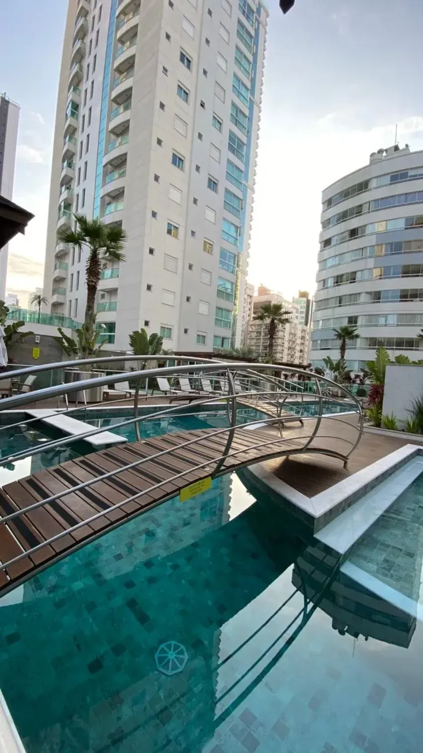 Apartamento vista mar mobiliado com 3 suítes e 3 vagas de garagem no Centro de Balneário Camboriú — foto 17
