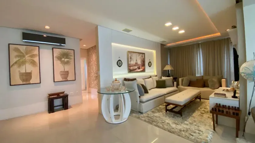 Apartamento vista mar mobiliado com 3 suítes e 3 vagas de garagem no Centro de Balneário Camboriú