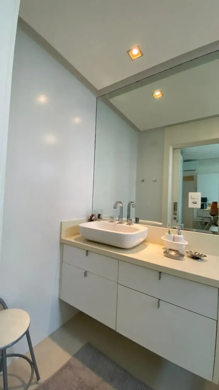 Apartamento vista mar mobiliado com 3 suítes e 3 vagas de garagem no Centro de Balneário Camboriú — foto 14