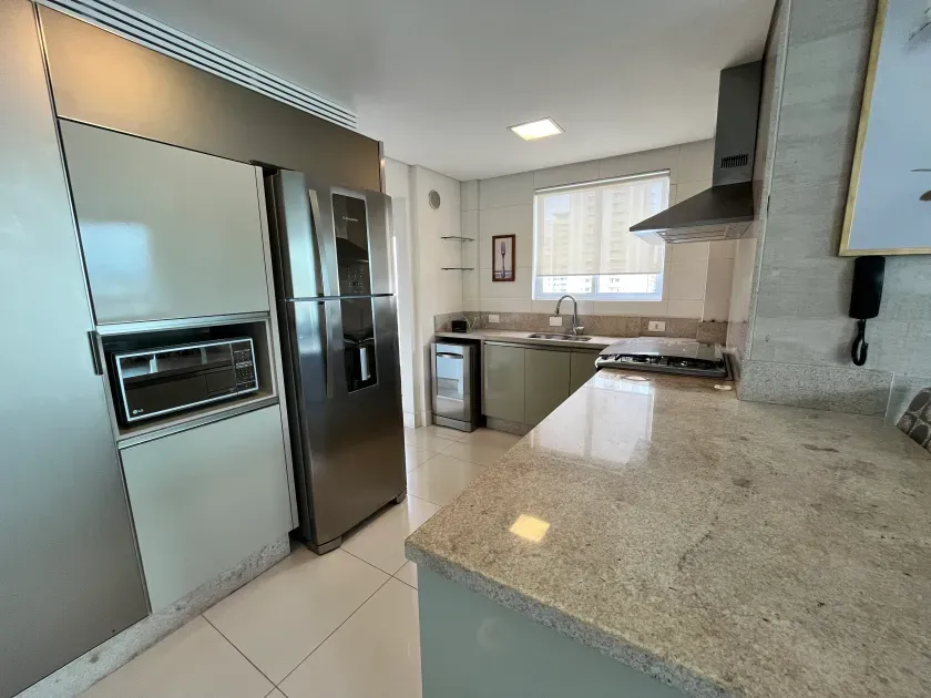 Apartamento mobiliado com 3 suítes e 2 vagas - Na Av. Central em Balneário Camboriú/SC — foto 3