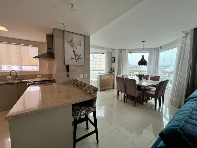 Apartamento mobiliado com 3 suítes e 2 vagas - Na Av. Central em Balneário Camboriú/SC — foto 2