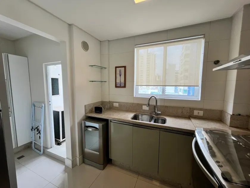 Apartamento mobiliado com 3 suítes e 2 vagas - Na Av. Central em Balneário Camboriú/SC — foto 4