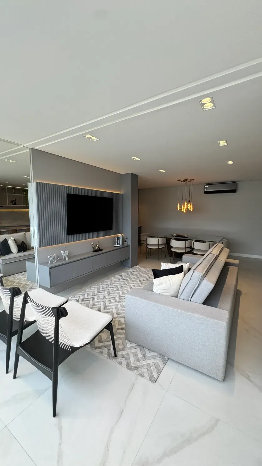 Apartamento vista mar com 2 suítes e 2 vagas de garagem na Praia Brava em Itajaí