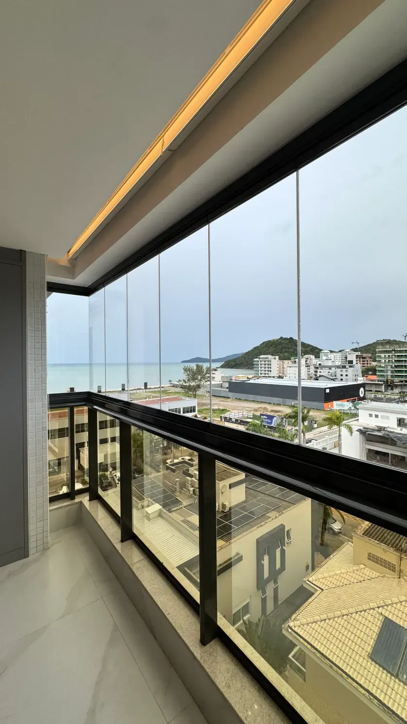 Apartamento vista mar com 2 suítes e 2 vagas de garagem na Praia Brava em Itajaí — foto 3