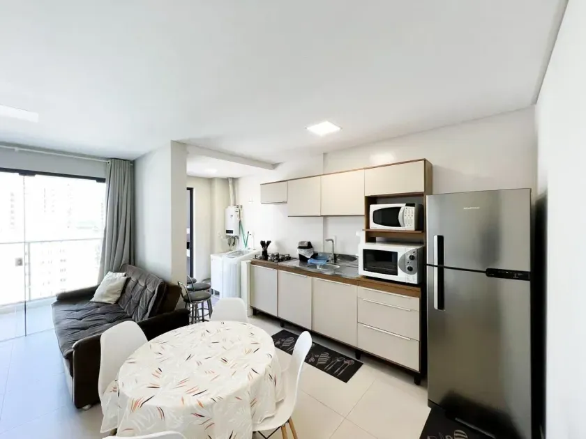 Apartamento com 2 dormitórios sendo 1 suíte, varanda e 1 vaga na Praia Brava em Itajaí — foto 3