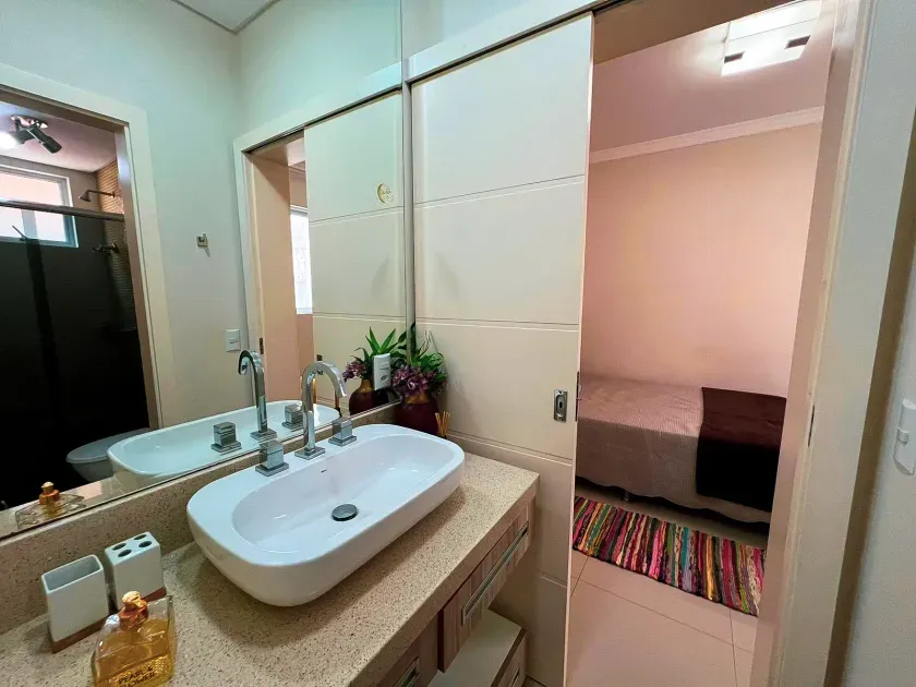 Apartamento mobiliado com 3 dormitórios sendo 1 suíte e 2 demi e 2 vagas na Praia Brava em Itajaí — foto 12