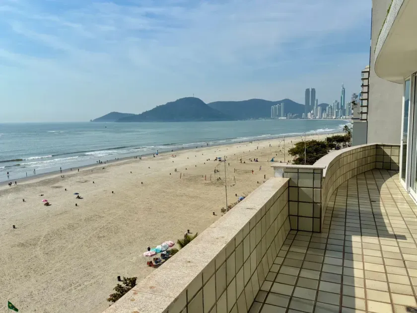 Frente mar com 3 dormitórios sendo 1 suíte e 2 vagas, Vista Panorâmica da Orla de Balneário Camboriú — foto 9