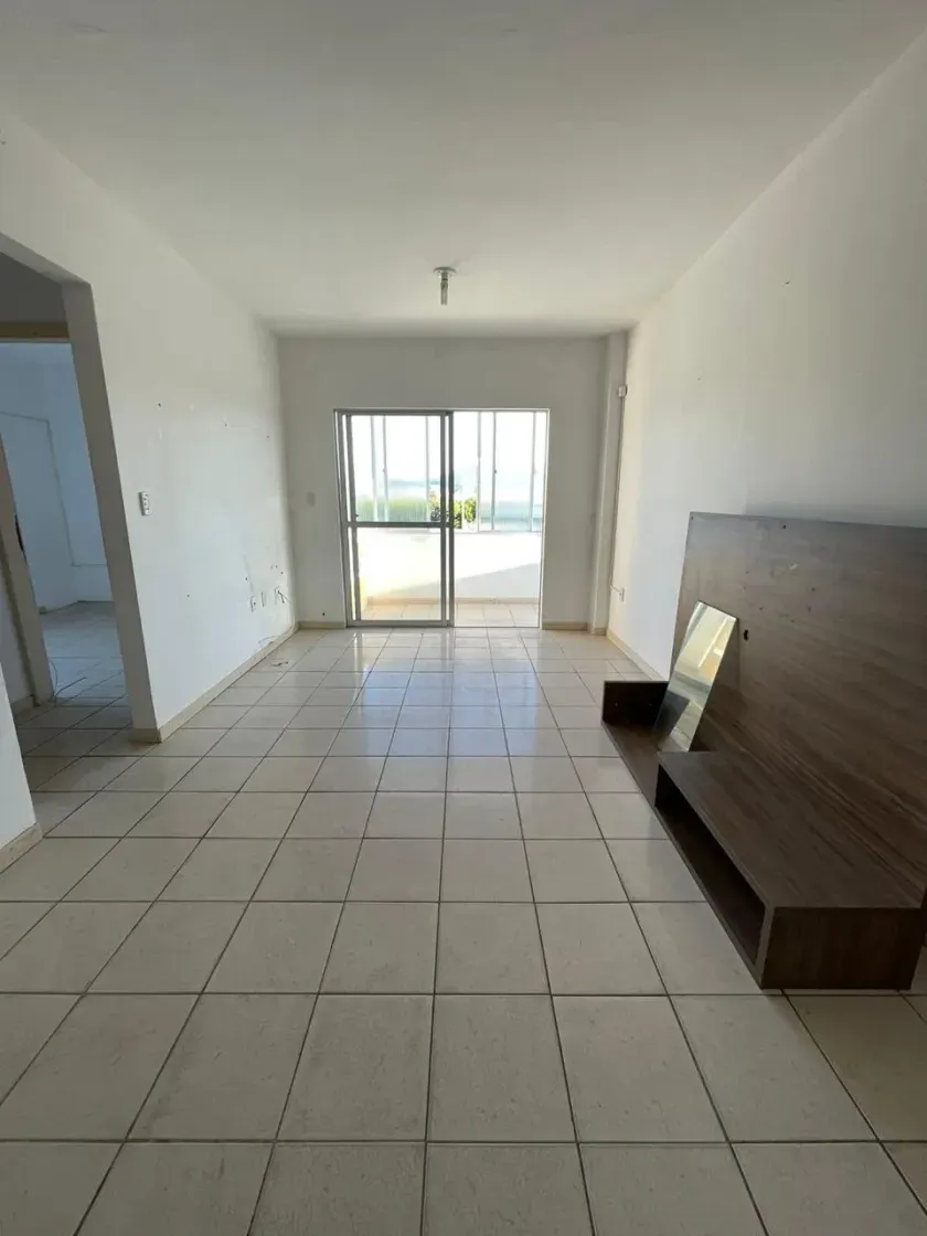 Apartamento com 2 dormitórios e 1 vaga de garagem em Balneário Camboriú