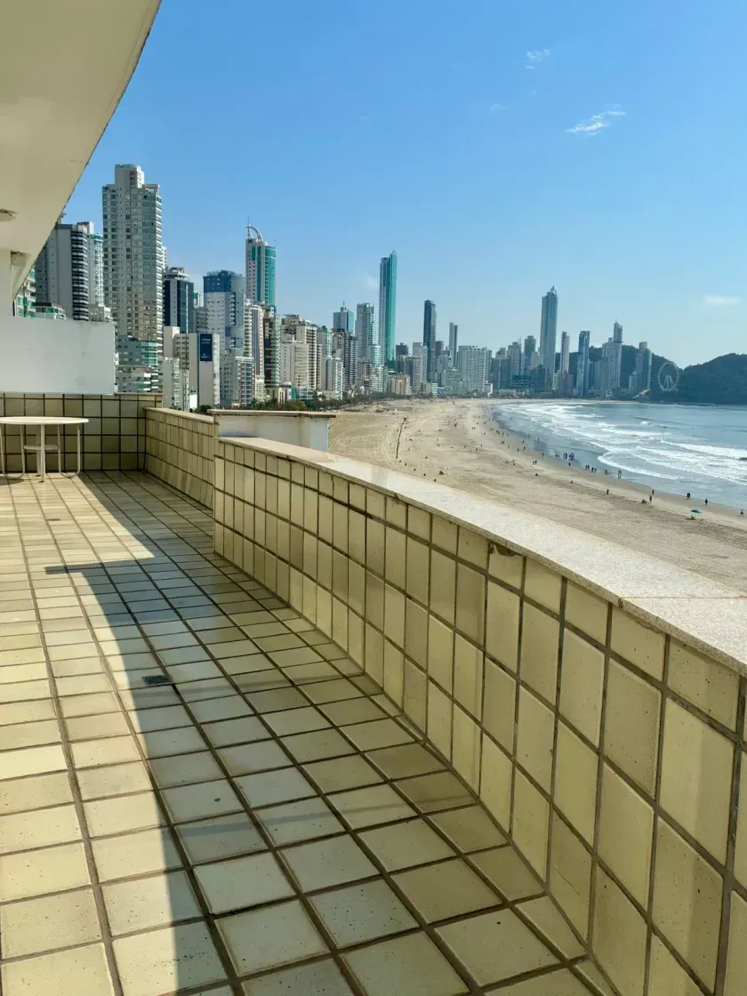 Frente mar com 3 dormitórios sendo 1 suíte e 2 vagas, Vista Panorâmica da Orla de Balneário Camboriú — foto 10