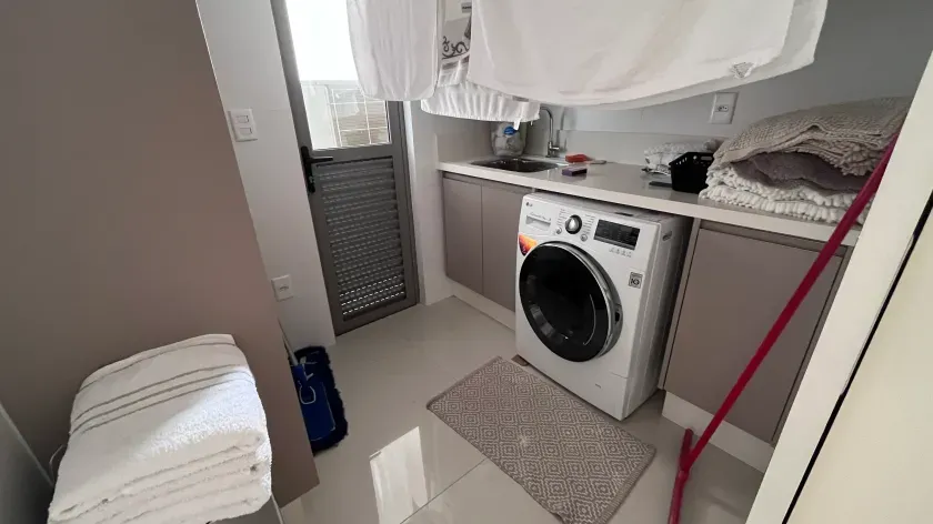 Frente mar mobiliado com 4 suítes sendo 1 master e 3 vagas de garagem em Balneário Camboriú/SC — foto 20