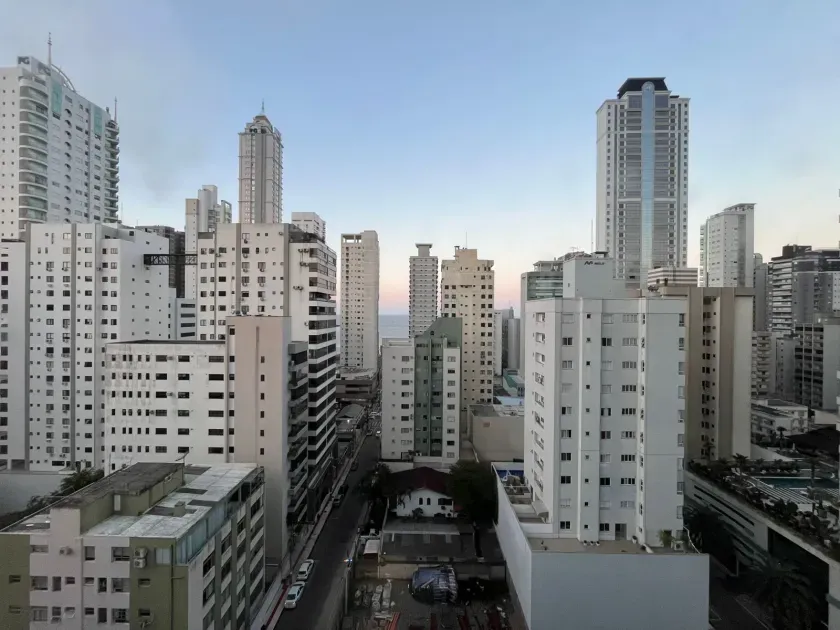 Apartamento com 4 dormitórios sendo 2 suítes e 3 vagas de garagem - Balneário Camboriú/SC — foto 26