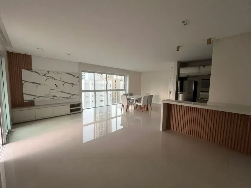 Apartamento com 4 dormitórios sendo 2 suítes e 3 vagas de garagem - Balneário Camboriú/SC — foto 5