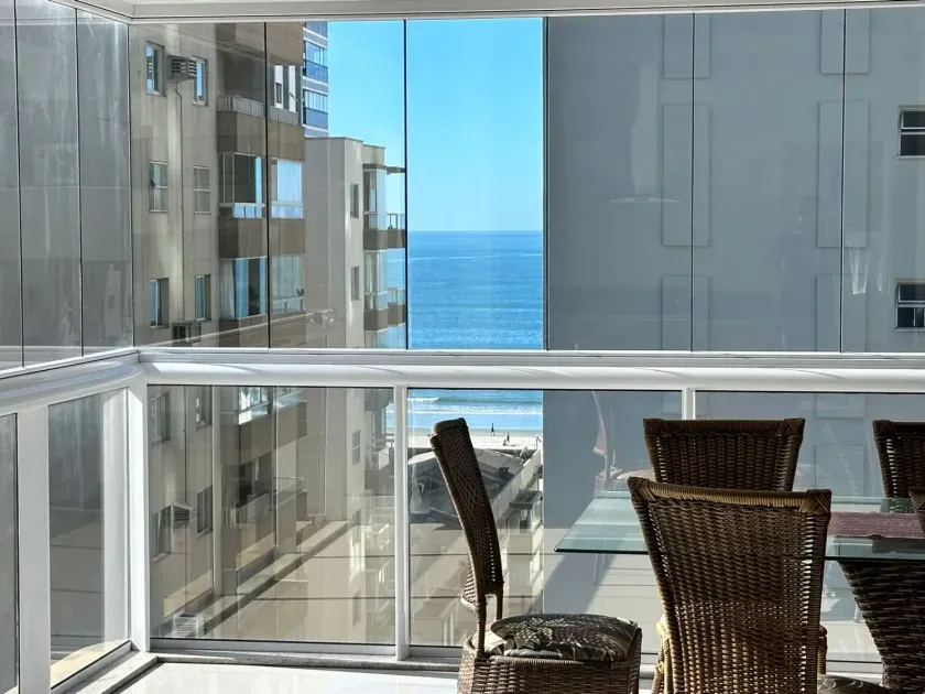 Apartamento mobiliado com 3 dormitórios sendo 3 suítes e 2 vagas de garagem em Balneário Camboriú/SC — foto 3
