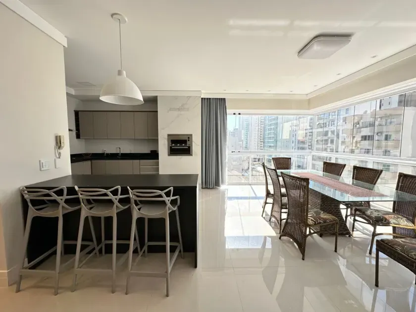 Apartamento mobiliado com 3 dormitórios sendo 3 suítes e 2 vagas de garagem em Balneário Camboriú/SC — foto 6