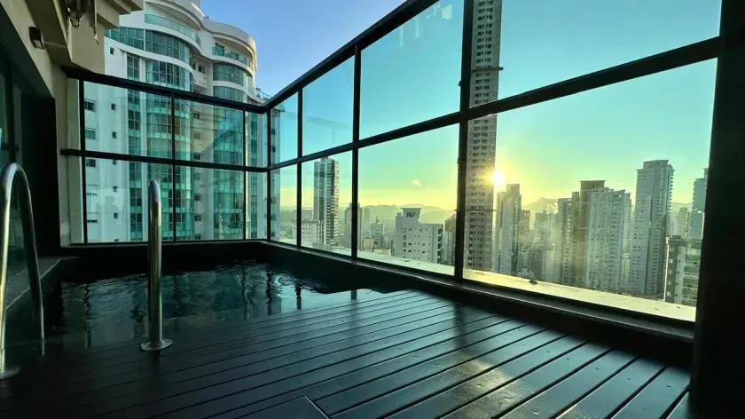Cobertura duplex mobiliado com 4 dormitórios sendo 4 suítes e 5 vagas em Balneário Camboriú/SC — foto 2