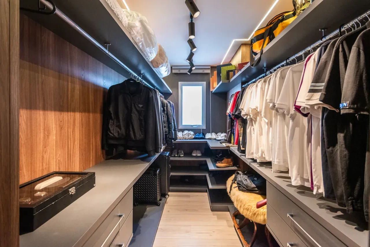 Apartamento com 5 suítes e 4 vagas de garagem no Centro de Balneário Camboriú — foto 13