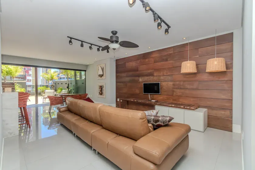 Apartamento com 3 suítes e 3 vagas de garagem no centro de Balneário Camboriú/SC