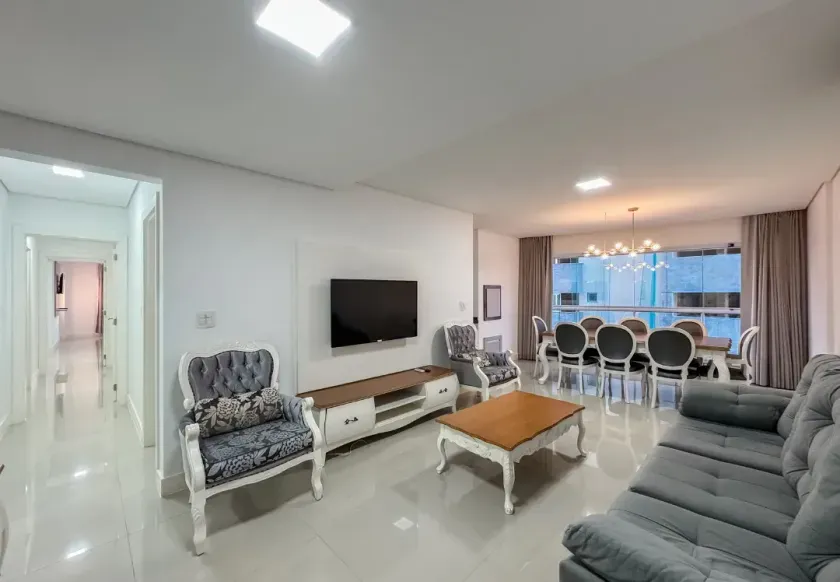 Apartamento com 3 suítes e 3 vagas -  Centro de Balneário Camboriú/SC — foto 2