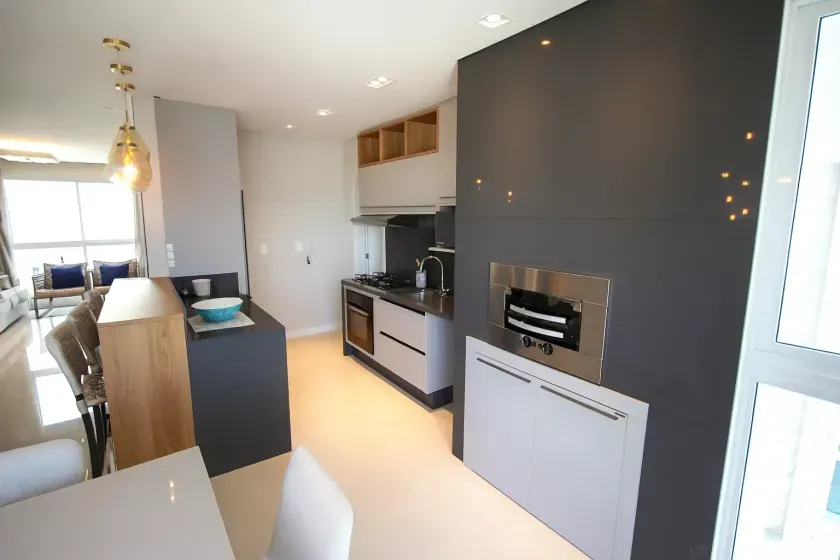 Apartamento com localização privilegiada! 2 suítes e 1 vaga dupla no Centro de Balneário Camboriú — foto 5