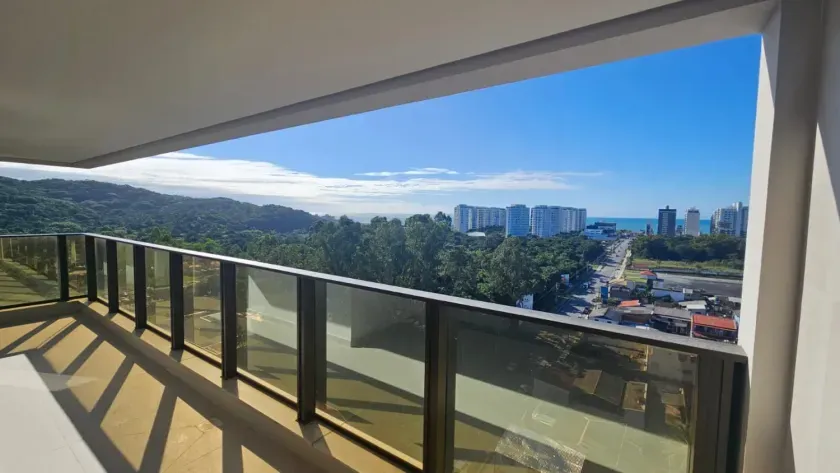 Apartamento sem mobilia com 3 dormitórios sendo 2 suítes e 3 vagas de garagem em Itajaí