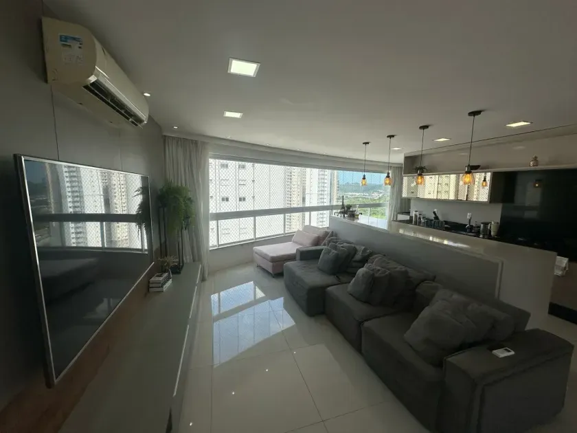 Apartamento mobiliado com 3 dormitórios sendo 3 suítes e 2 vagas de garagem em Balneário Camboriú