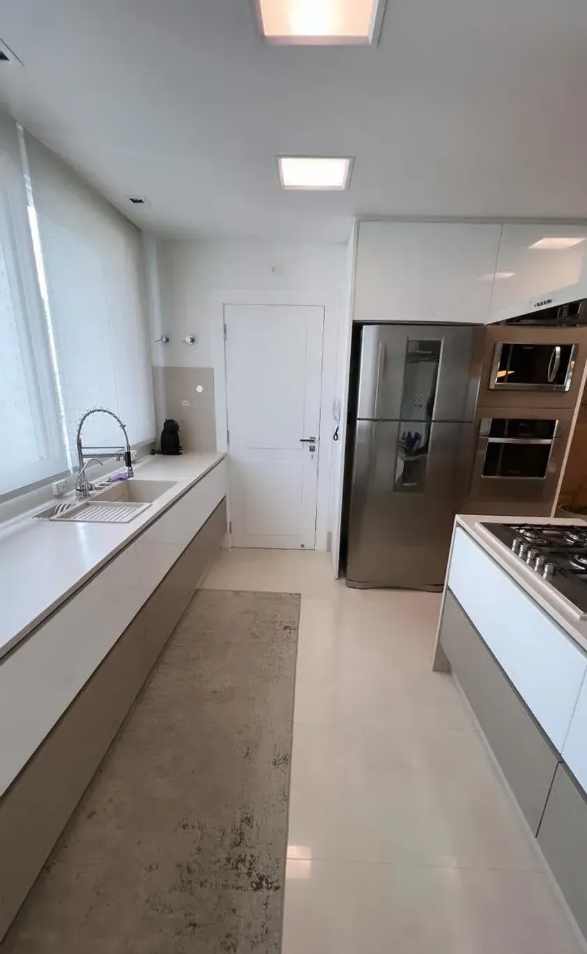 Apartamento mobiliado com 3 suítes e 3 vagas de garagem na Avenida Atlântica em Balneário Camboriú — foto 6