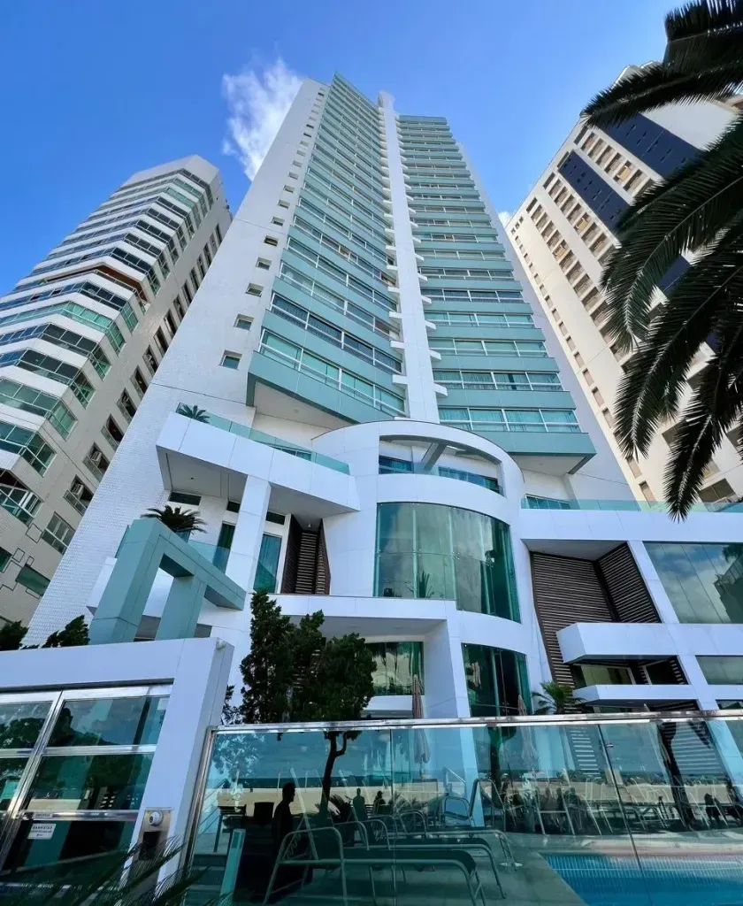 Apartamento mobiliado com 3 suítes e 3 vagas de garagem na Avenida Atlântica em Balneário Camboriú — foto 20