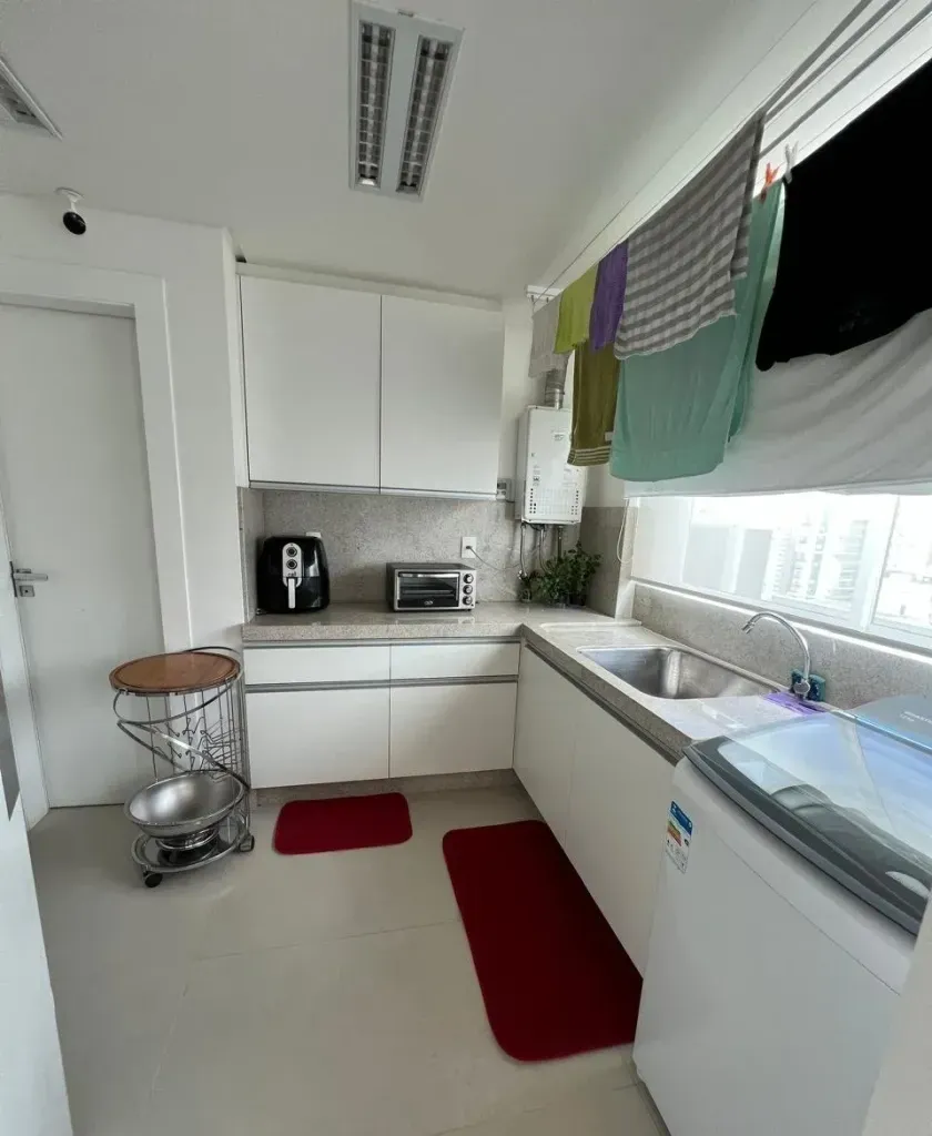 Apartamento mobiliado com 3 suítes e 3 vagas de garagem na Avenida Atlântica em Balneário Camboriú — foto 8