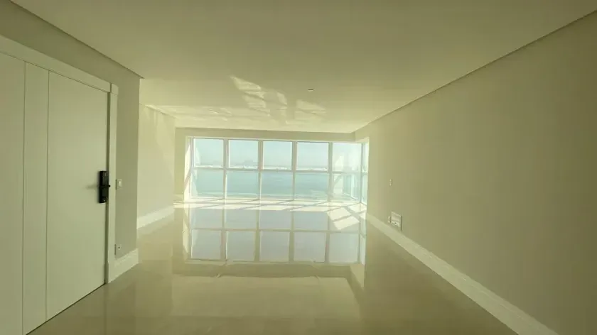 Apartamento Frente Mar com 4 suítes e 3 vagas de garagem em Balneário Camboriú — foto 3