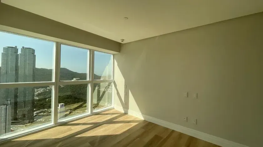 Apartamento Frente Mar com 4 suítes e 3 vagas de garagem em Balneário Camboriú — foto 18