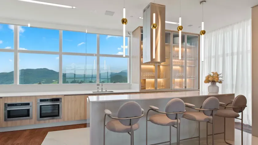 Apartamento Frente Mar com 4 suítes e 3 vagas de garagem em Balneário Camboriú — foto 42