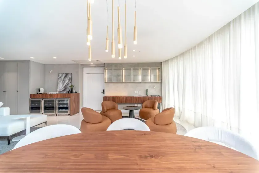 Apartamento com 4 suítes e 3 vagas de garagem em Balneário Camboriú/SC — foto 3