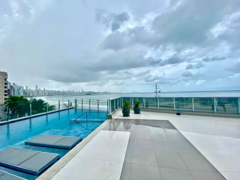 Apartamento frente mar mobiliado com 4 suítes e 5 vagas de garagem em Balneário Camboriú — foto 49