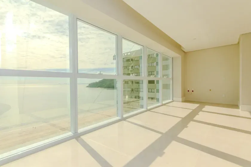 Apartamento com 4 dormitórios sendo 2 suítes e 4 vagas de garagem em Balneário Camboriú — foto 2
