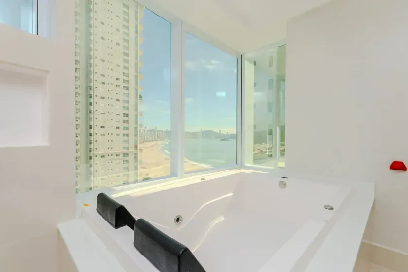 Apartamento com 4 dormitórios sendo 2 suítes e 4 vagas de garagem em Balneário Camboriú — foto 18