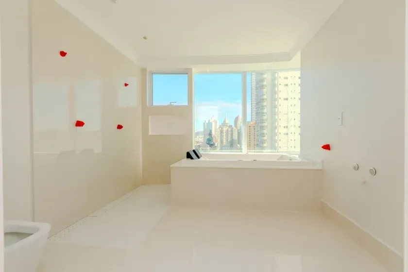 Apartamento com 4 dormitórios sendo 2 suítes e 4 vagas de garagem em Balneário Camboriú — foto 17