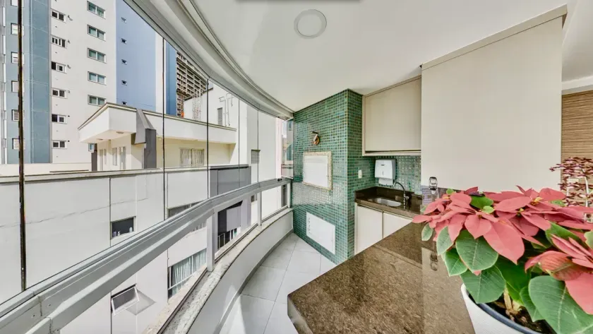 Apartamento mobiliado quadra mar com 3 suítes e 2 vagas de garagem em Balneário Camboriú — foto 5