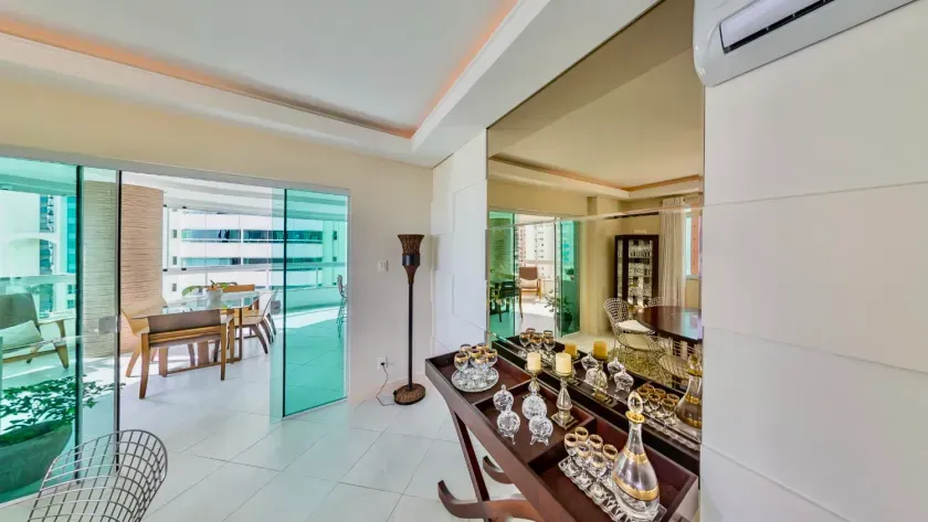 Apartamento mobiliado quadra mar com 3 suítes e 2 vagas de garagem em Balneário Camboriú — foto 10