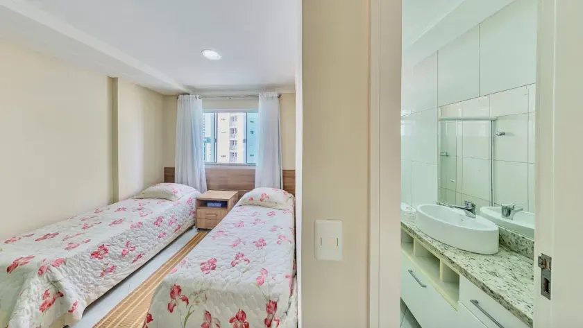 Apartamento mobiliado quadra mar com 3 suítes e 2 vagas de garagem em Balneário Camboriú — foto 16