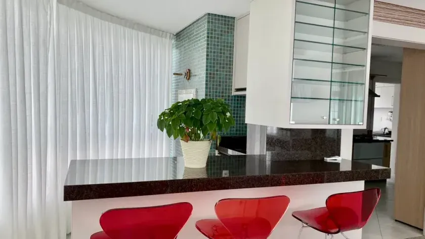 Apartamento mobiliado quadra mar com 3 suítes e 2 vagas de garagem em Balneário Camboriú — foto 28
