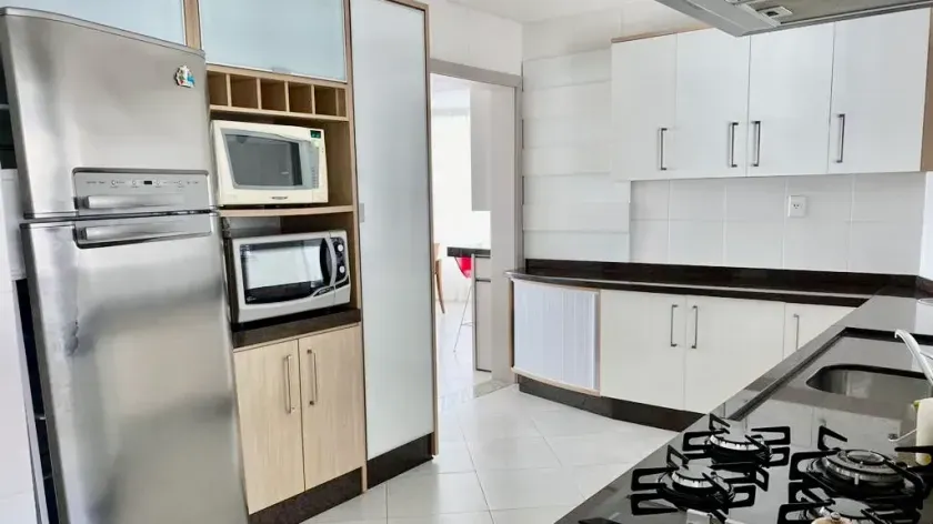 Apartamento mobiliado quadra mar com 3 suítes e 2 vagas de garagem em Balneário Camboriú — foto 26
