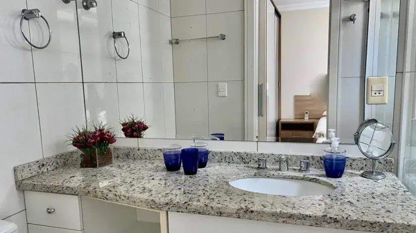 Apartamento mobiliado quadra mar com 3 suítes e 2 vagas de garagem em Balneário Camboriú — foto 38