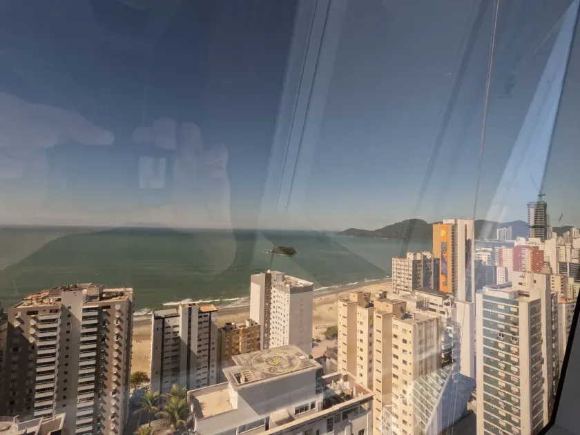 Apartamento vista mar com 4 suítes e 4 vagas de garagem em Balneário Camboriú/SC — foto 3
