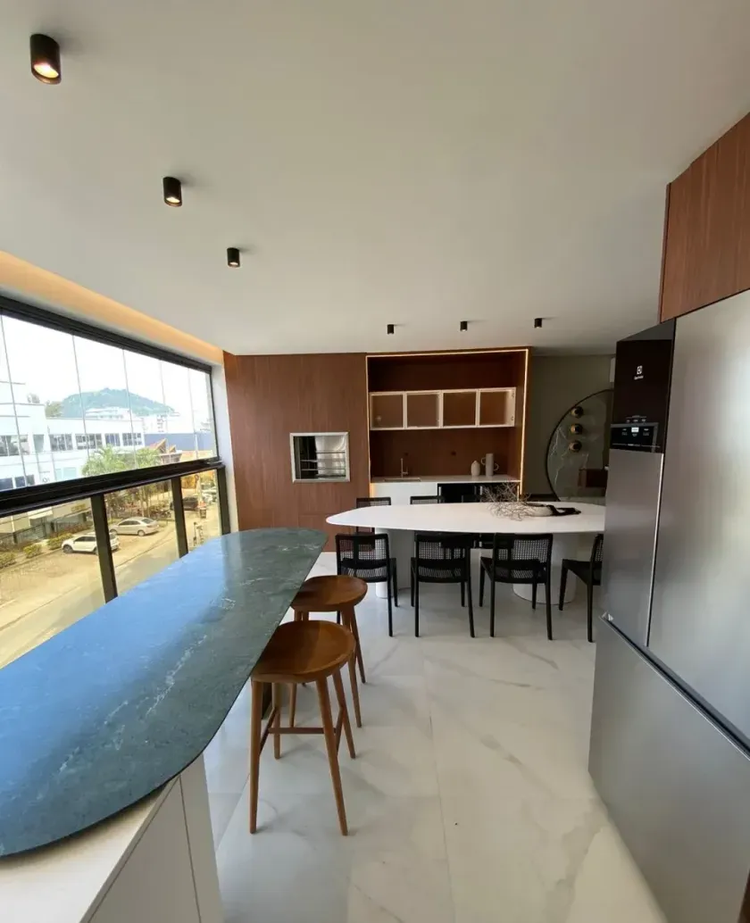 Apartamento semi mobiliado com 3 suítes e 2 vagas de garagem na Praia Brava em Itajaí — foto 12