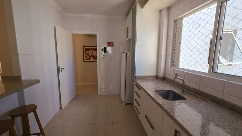 Apartamento quadra mar com 2 dormitórios sendo 1 suíte e 1 vaga em Balneário Camboriú/SC — foto 5