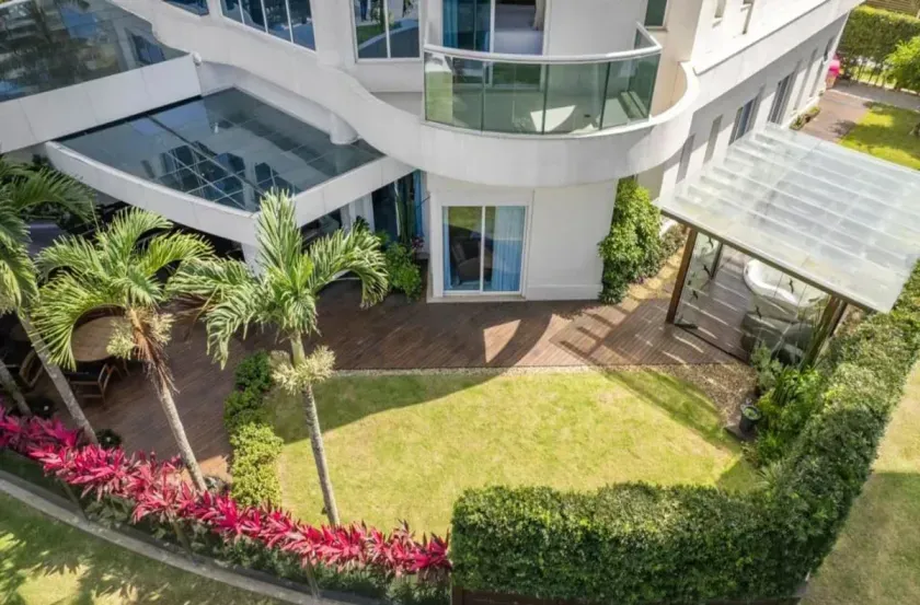 Apartamento diferenciado com 3 suítes e 3 vagas de garagem na Praia Brava em Itajaí