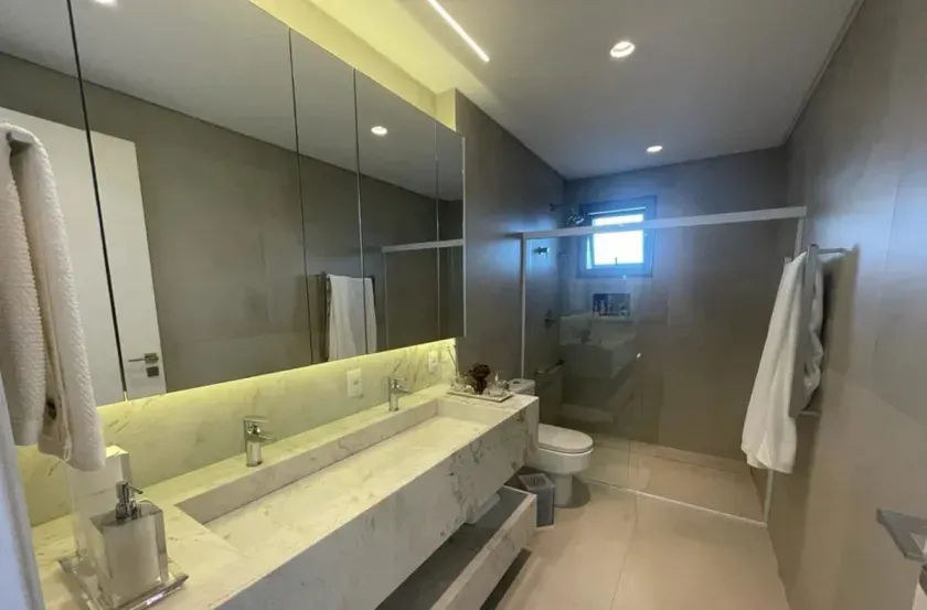 Apartamento frente mar mobiliado com 5 suítes e 4 vagas de garagem em Balneário Camboriú — foto 11