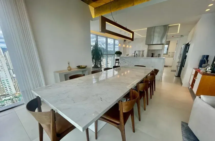 Apartamento frente mar mobiliado com 5 suítes e 4 vagas de garagem em Balneário Camboriú — foto 8