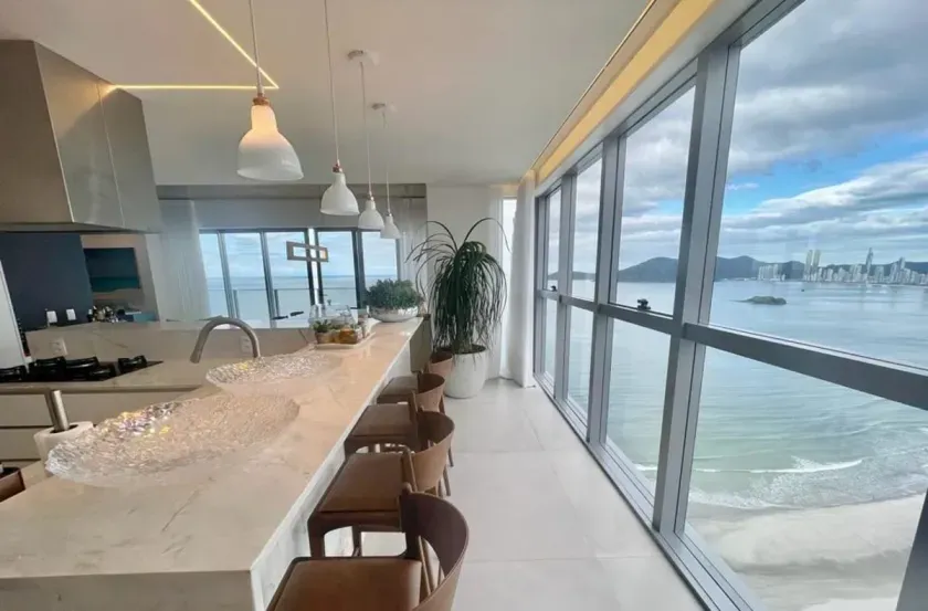 Apartamento frente mar mobiliado com 5 suítes e 4 vagas de garagem em Balneário Camboriú — foto 5