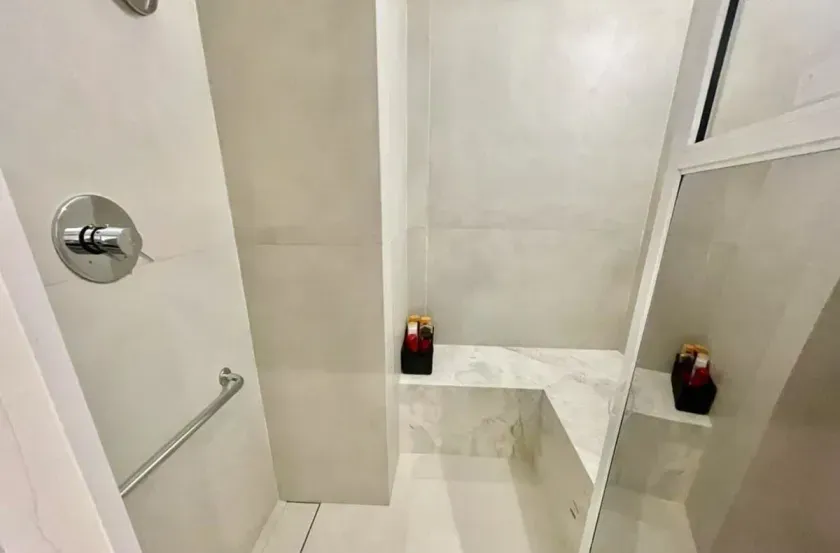 Apartamento frente mar mobiliado com 5 suítes e 4 vagas de garagem em Balneário Camboriú — foto 15